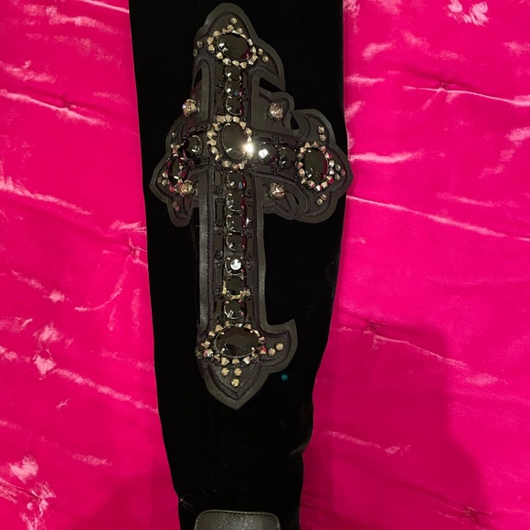 VERSACE CHRYSTAL-EMBELLISHED CROSS VELVET and LEATHER KNEE BOOTS 38 1/2 / 8.5. - Picture 4 of 12